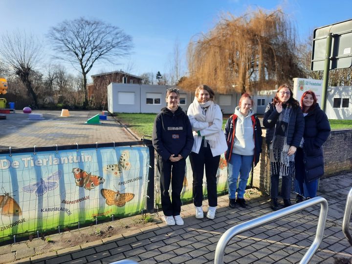 7 Kinderzorg bracht een bezoek aan de Freinetschool De Tierlantuin . Ze kregen e...